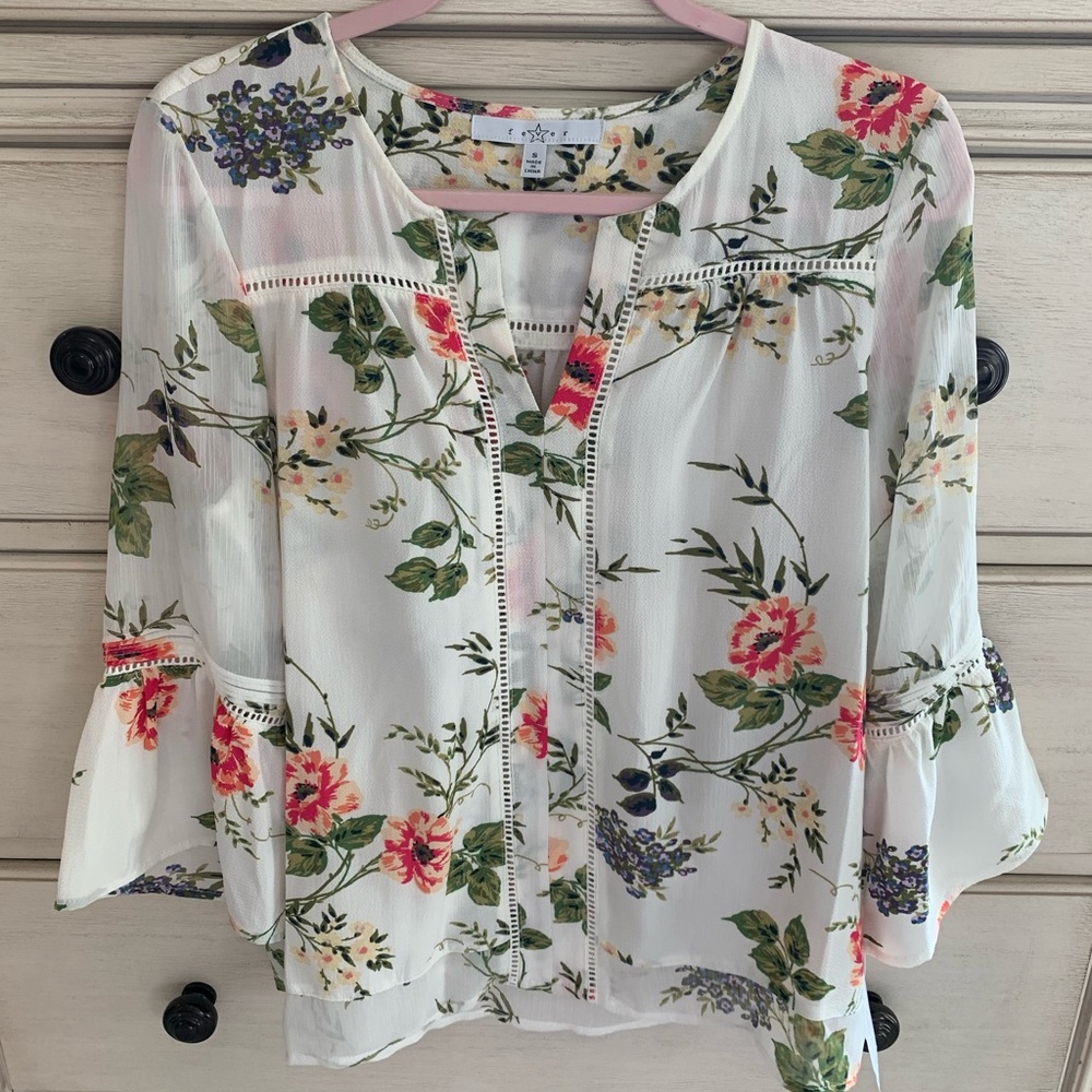 Beautiful blouse NWT size small